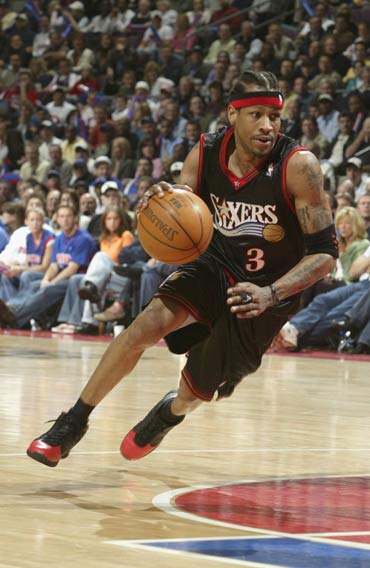 客战塞尔塔戴帽，莱万巴萨生涯第4次上演帽子戏法（莱万客场对塞尔塔上演帽子戏法，巴萨生涯第4次戴帽）