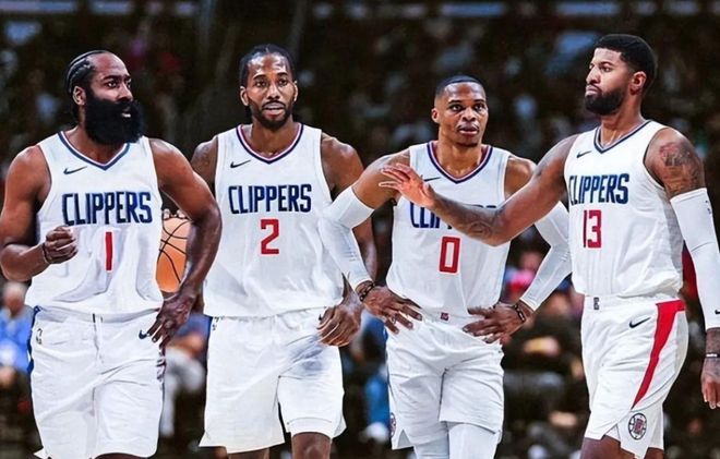 韩鹏：徐根宝指导80多岁高龄还在工作一线，这非常让人感动（韩鹏：八旬徐根宝仍坚守一线，令人动容）