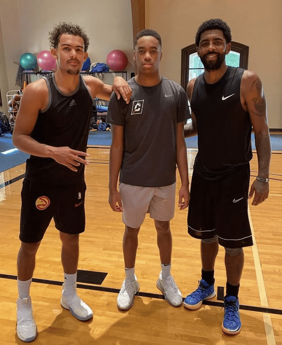 足球国足队内对抗赛出现精彩世界波（国足队内对抗赛上演精彩世界波）